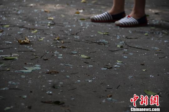圖為煤氣爆燃民房。 朱柳融 攝
